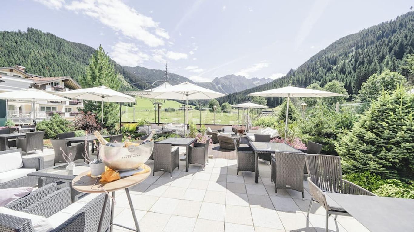 Traumhotel Alpina Superior --Luxushotel mit Badesee
