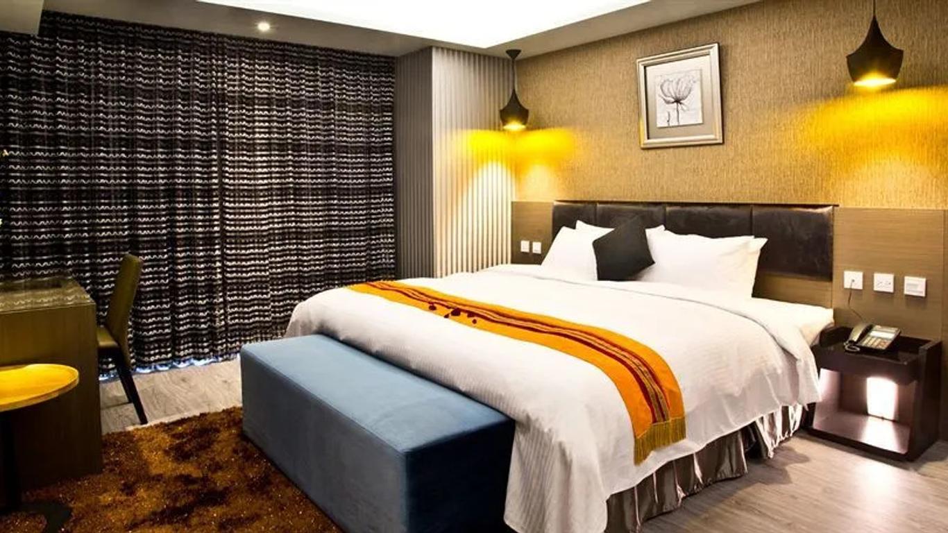 Fine Hotel