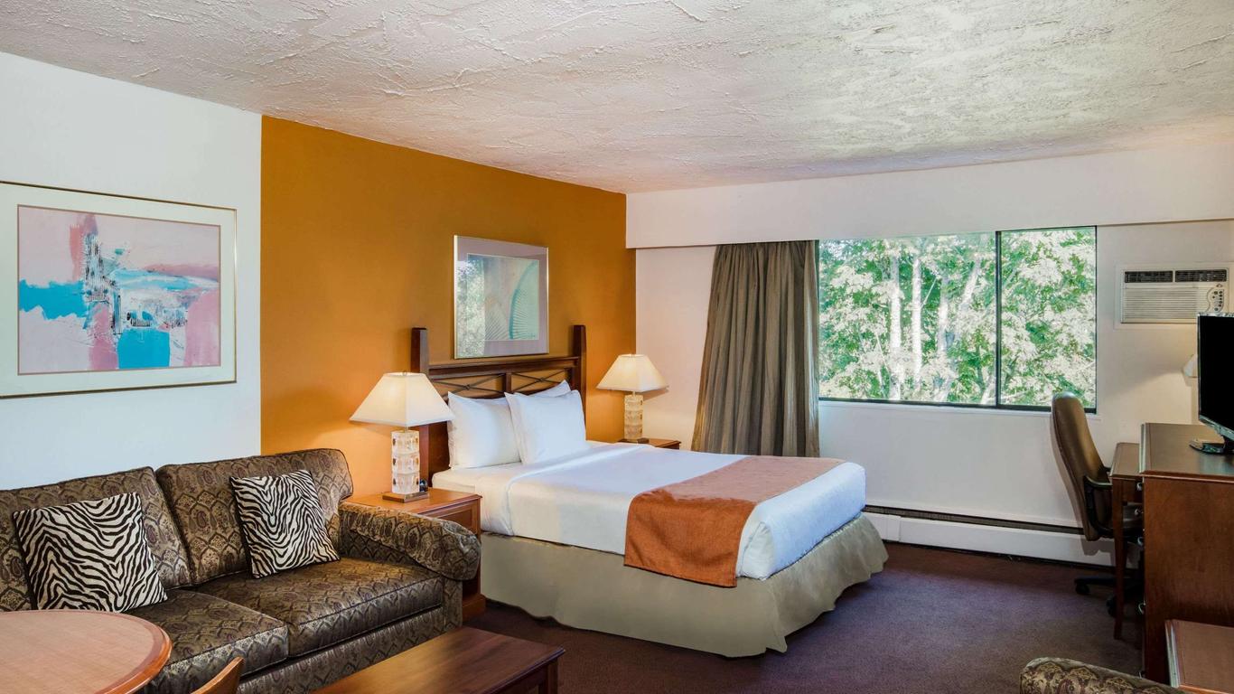 Howard Johnson by Wyndham Victoria