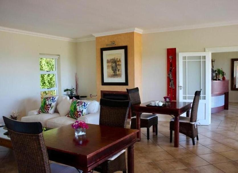 Dining room Photo