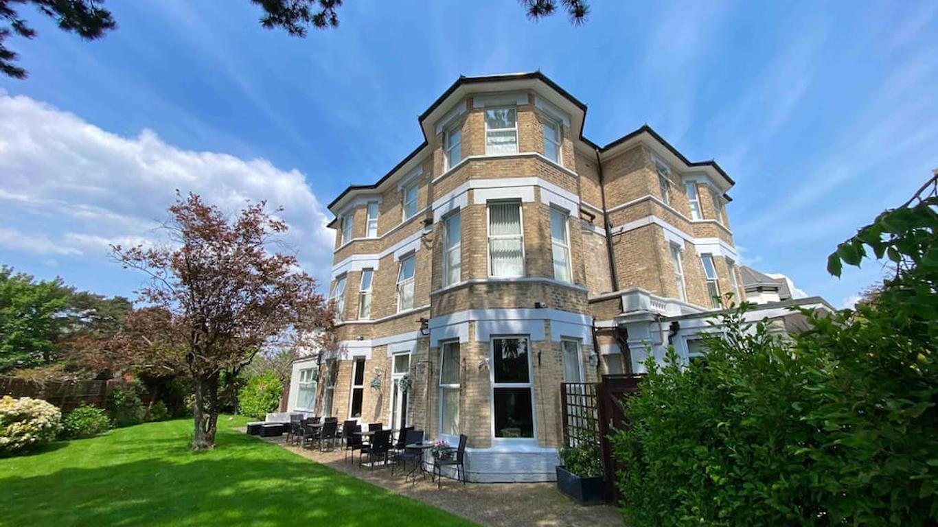 Applewood Hotel
