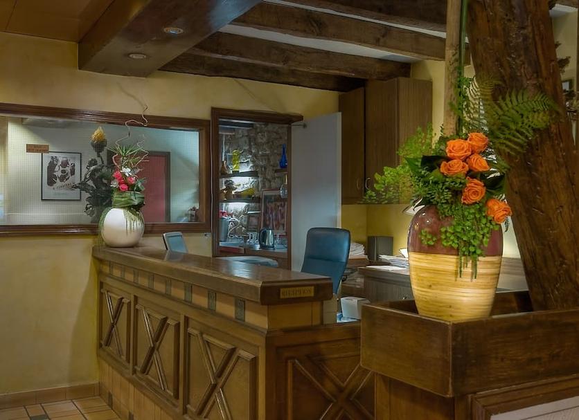 Front desk Photo