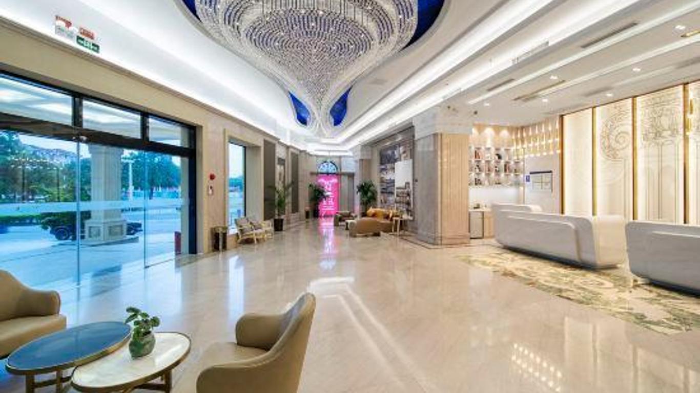 Astor International Hotel (Zhongshan North Station)