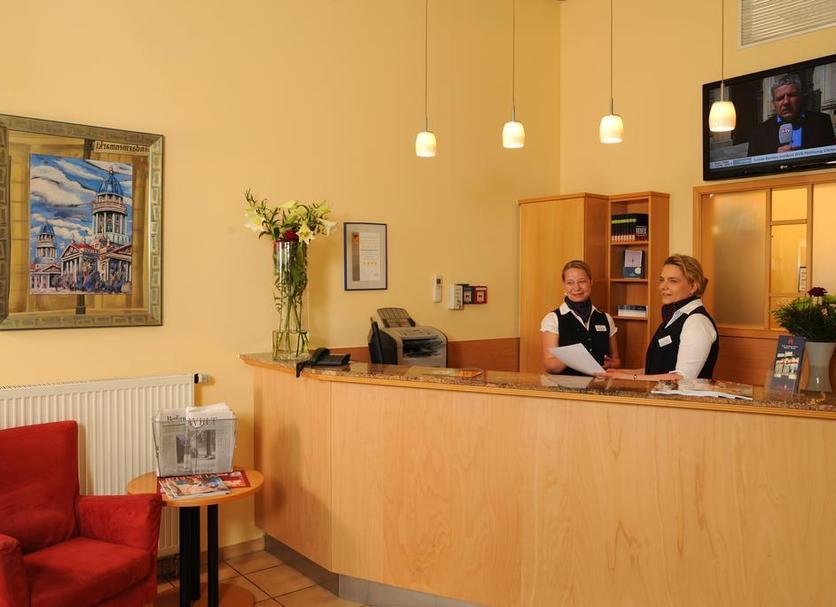 Front desk Photo