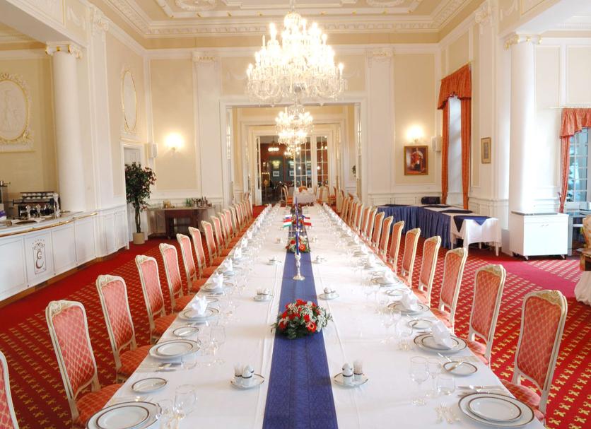 Banquet hall Photo