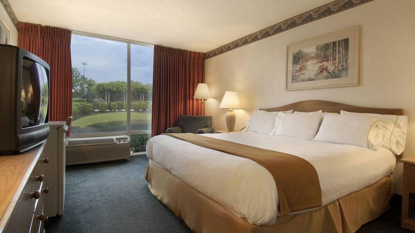 Economy Inn & Suites