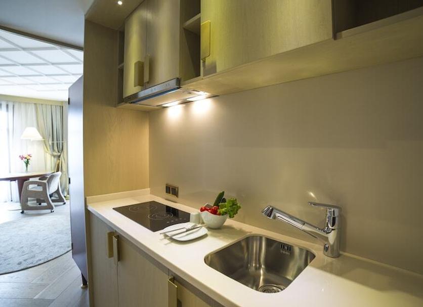 Kitchen Photo