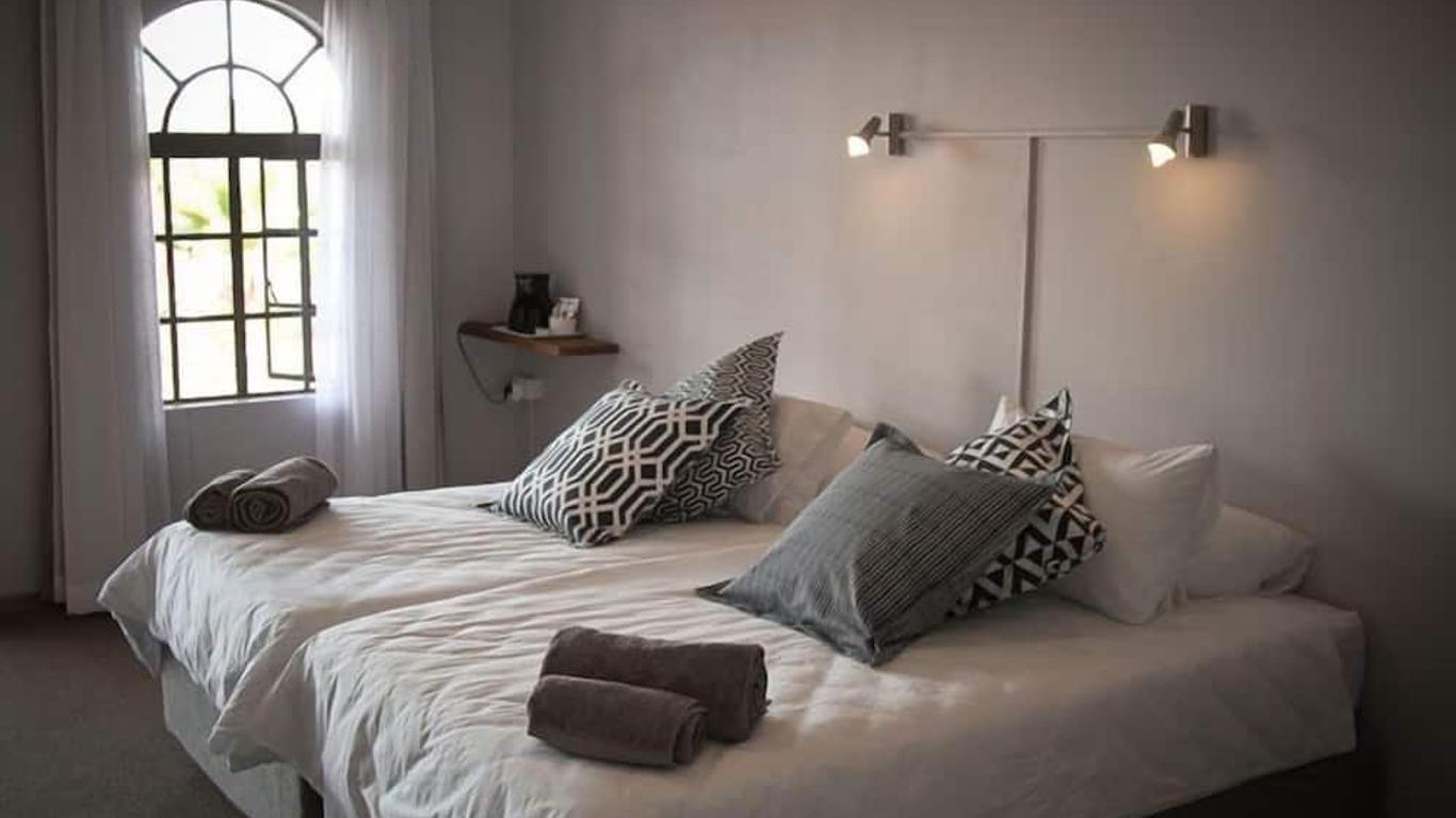 Sweet Thorn Retreat Airport Lodge