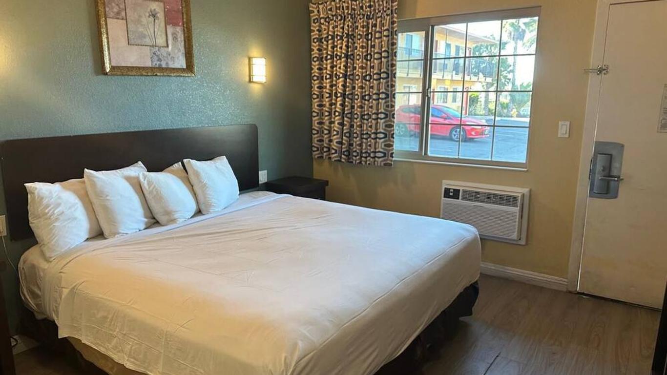 Hotel Avenida - Oceanside Camp Pendleton