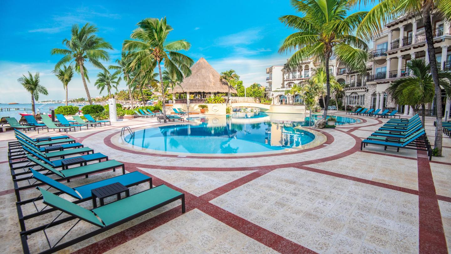 Wyndham Alltra Playa del Carmen Adults Only from RM 684. Playa del