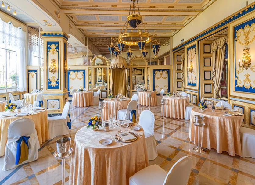 Banquet hall Photo