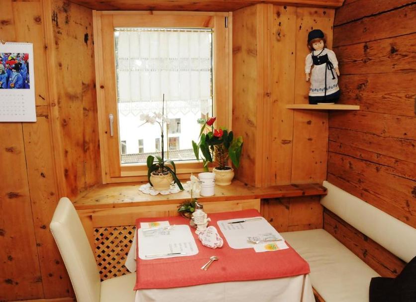 Dining room Photo