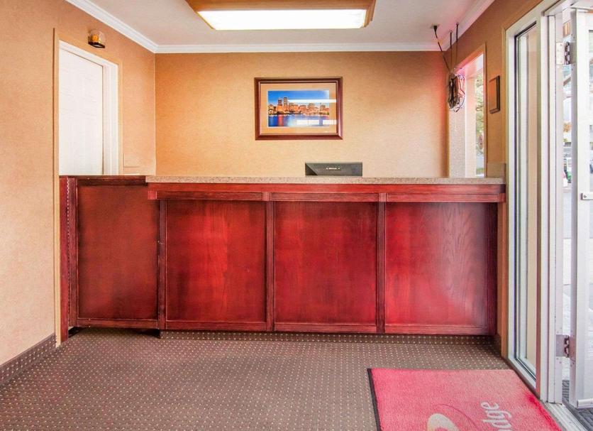 Front desk Photo