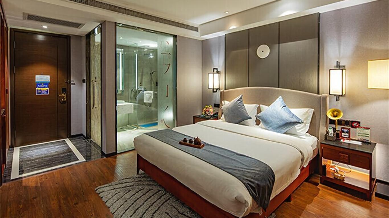 Elephant Trunk Hill Hotel