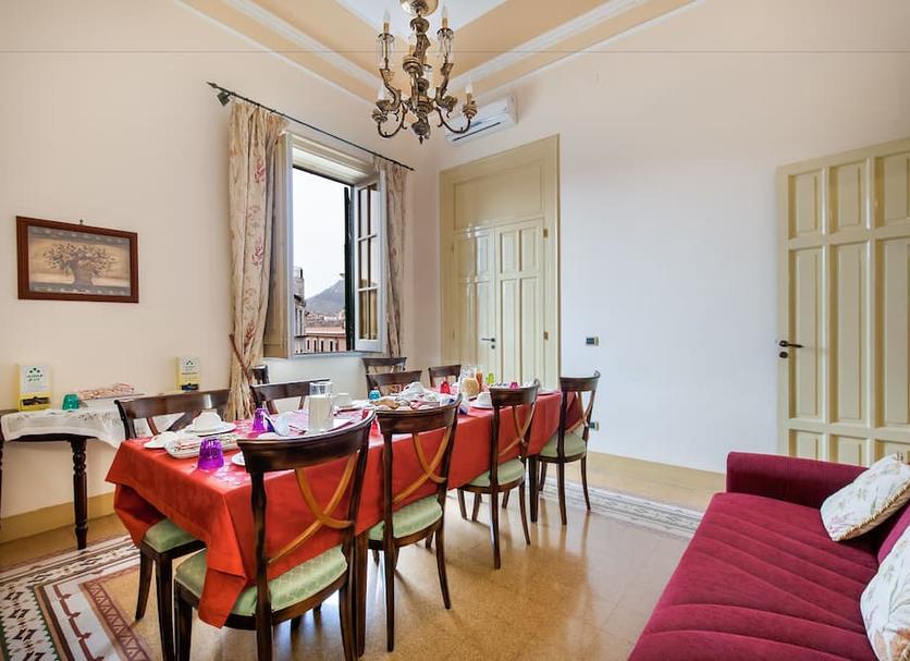 Dining room Photo