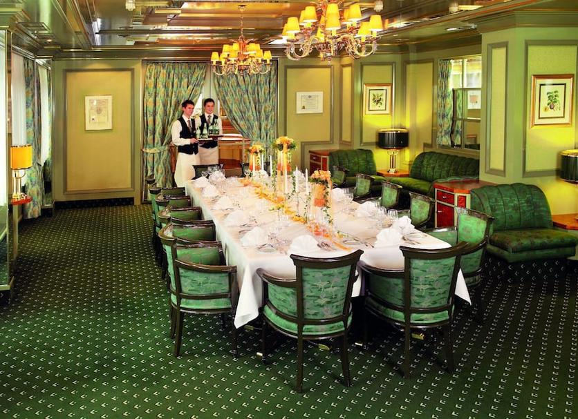Banquet hall Photo