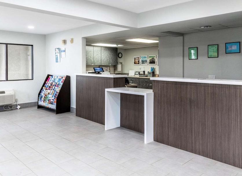 Front desk Photo