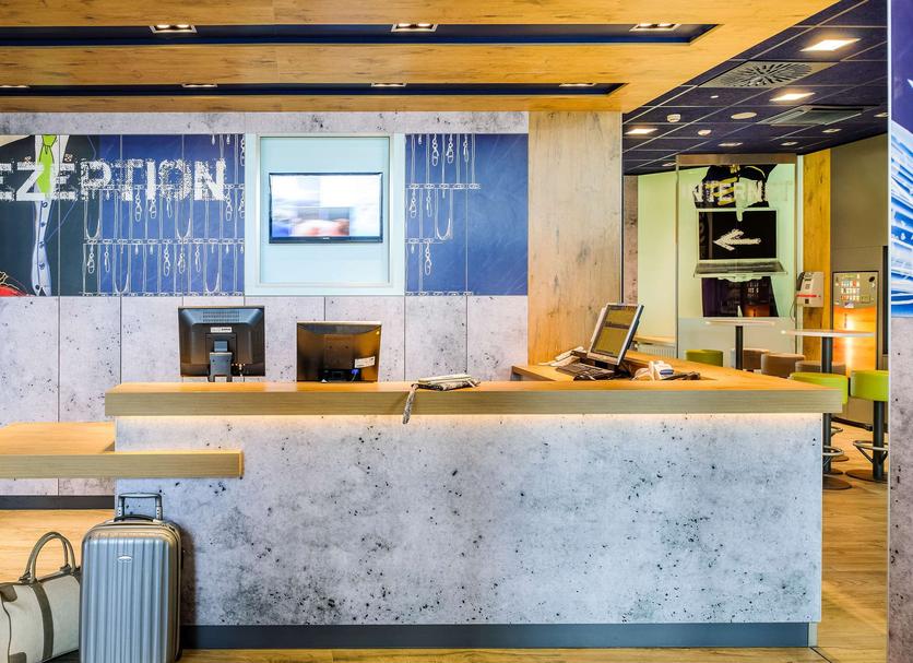 Front desk Photo