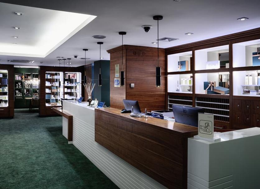 Front desk Photo