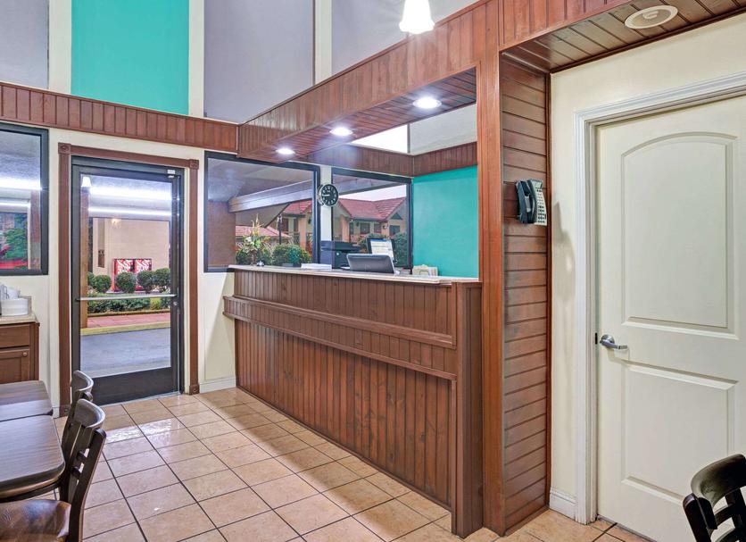 Front desk Photo