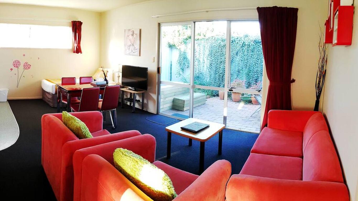 Aurora City Suites Motel