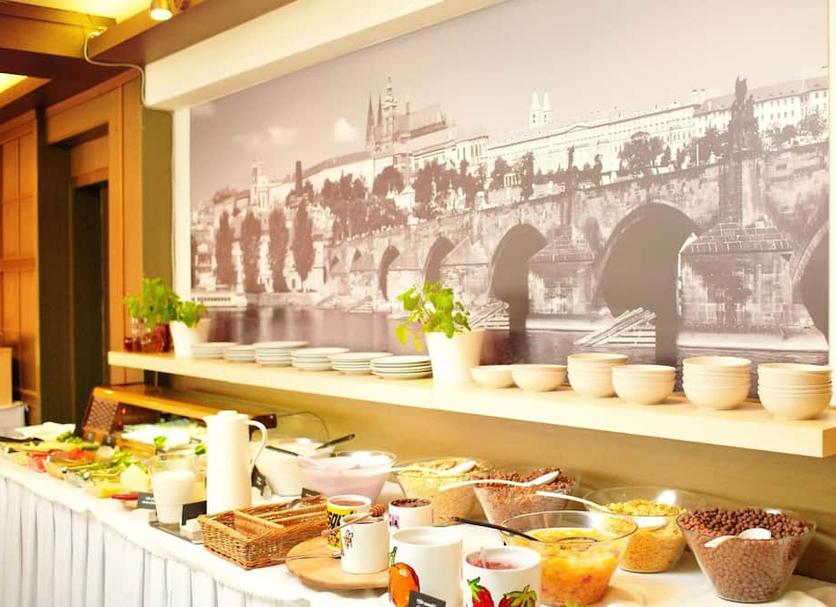 Buffet Photo