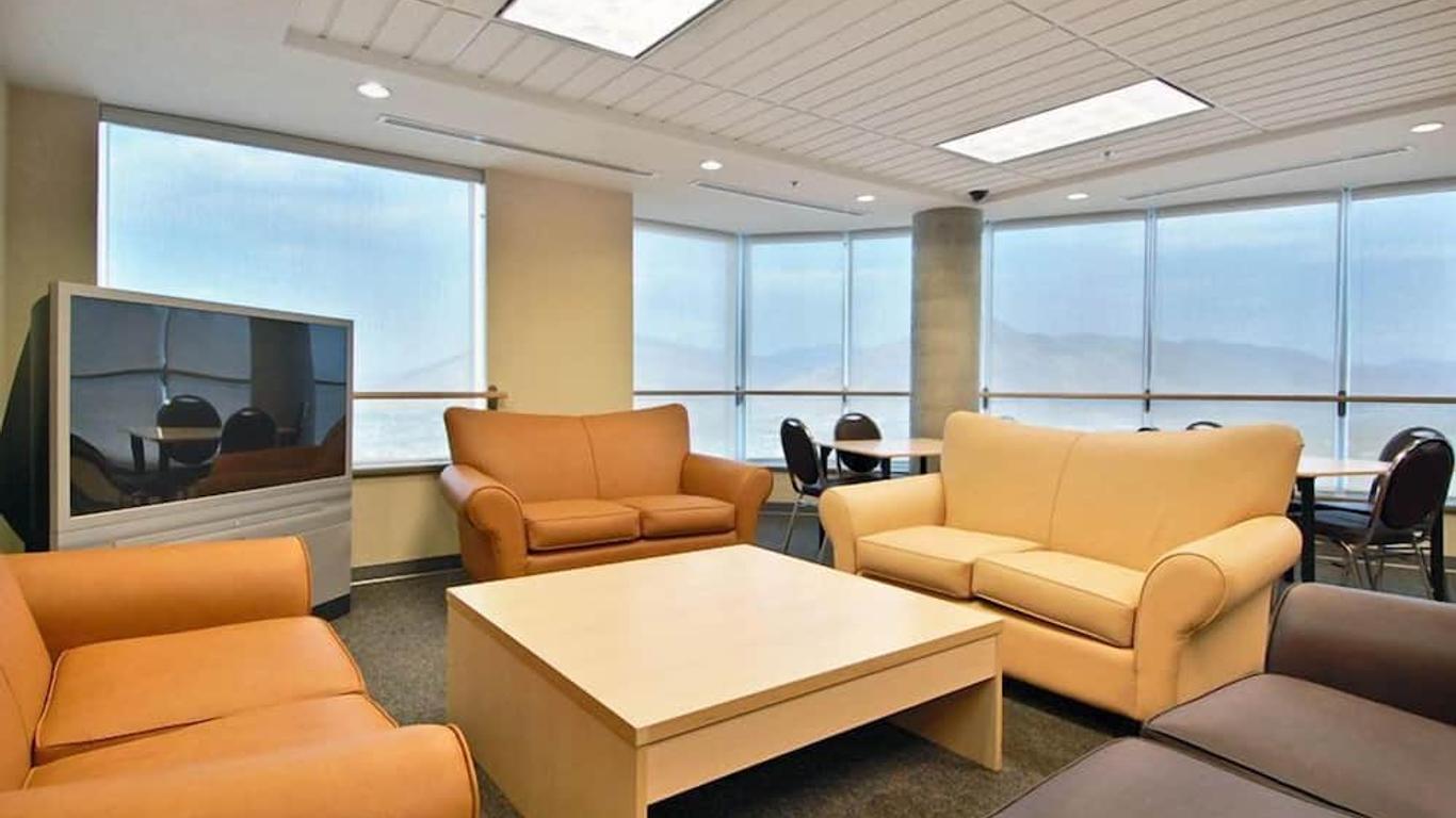 Residence & Conference Centre - Kamloops