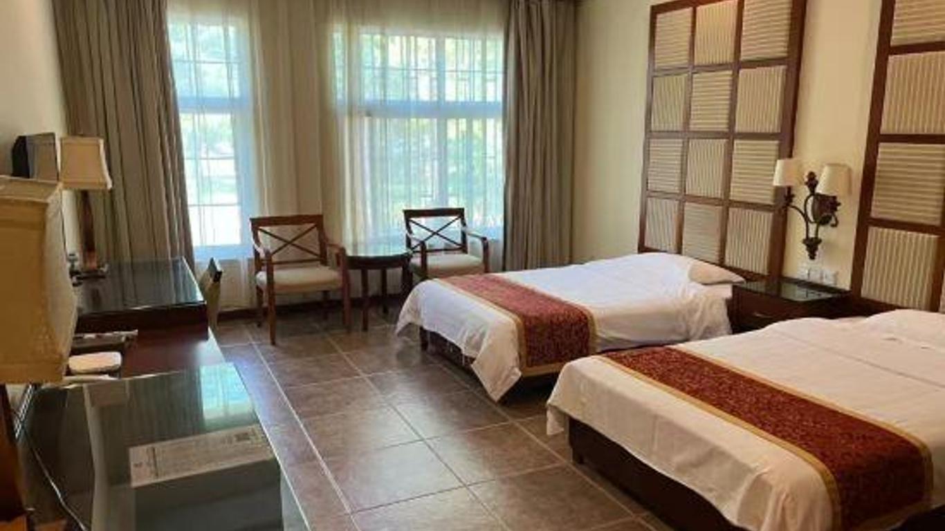 Zhengzhou Huanghe Valley Hot Spring Hotel (Fengle Farm)
