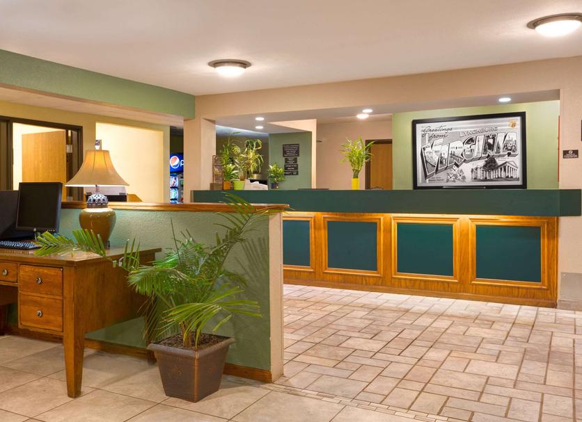 Front desk Photo