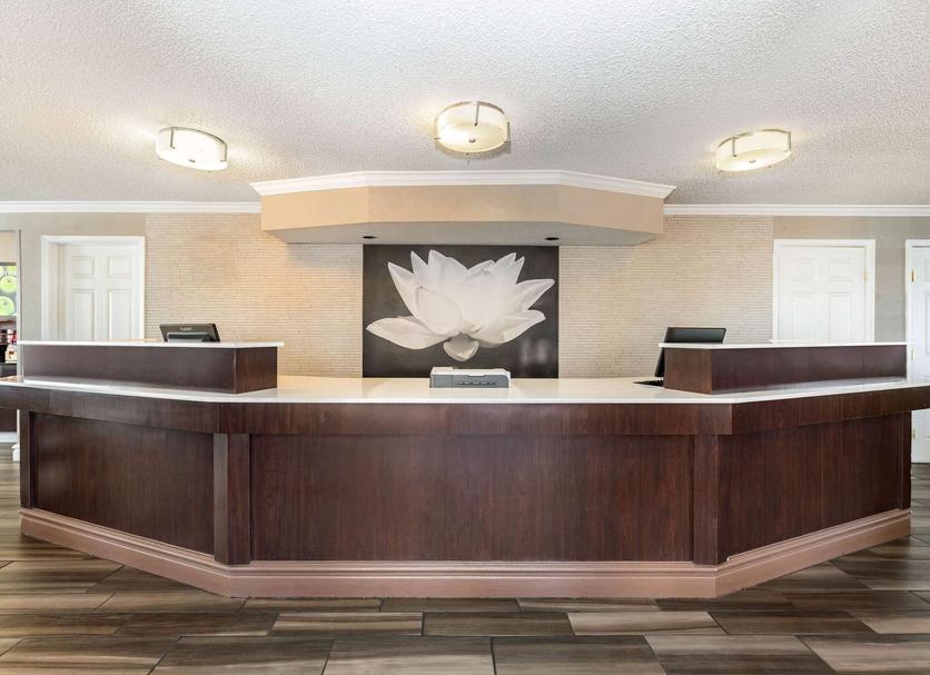 Front desk Photo