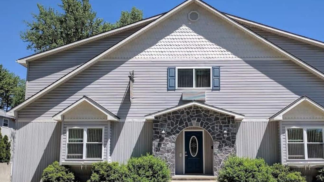 The Inn of Lake George