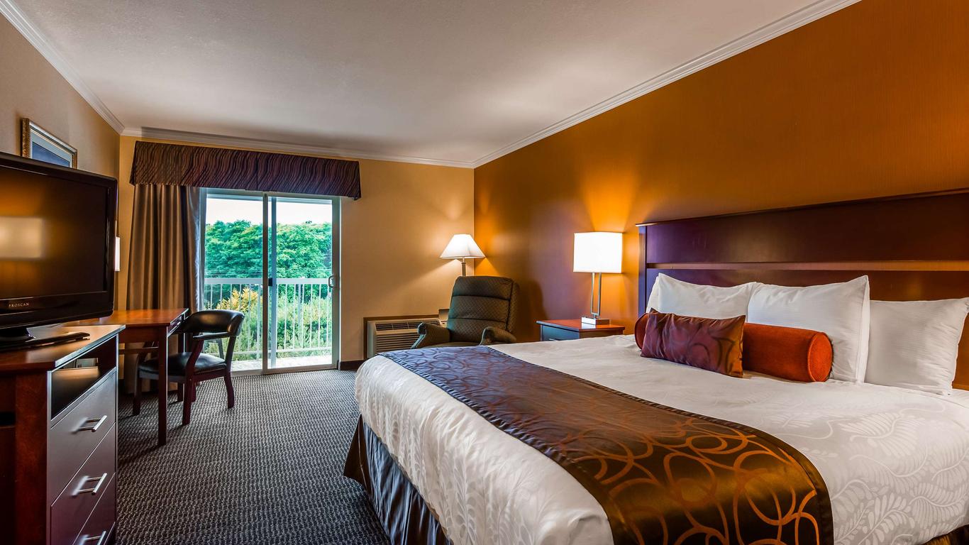 Best Western Plus Landmark Inn