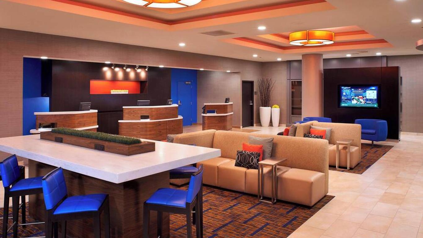 Courtyard by Marriott Chicago Downtown/River North