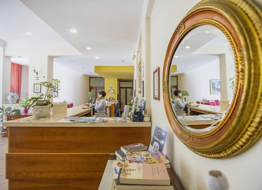 Front desk Photo