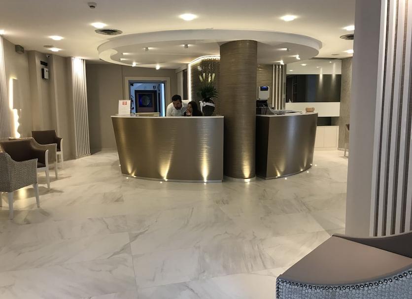 Front desk Photo
