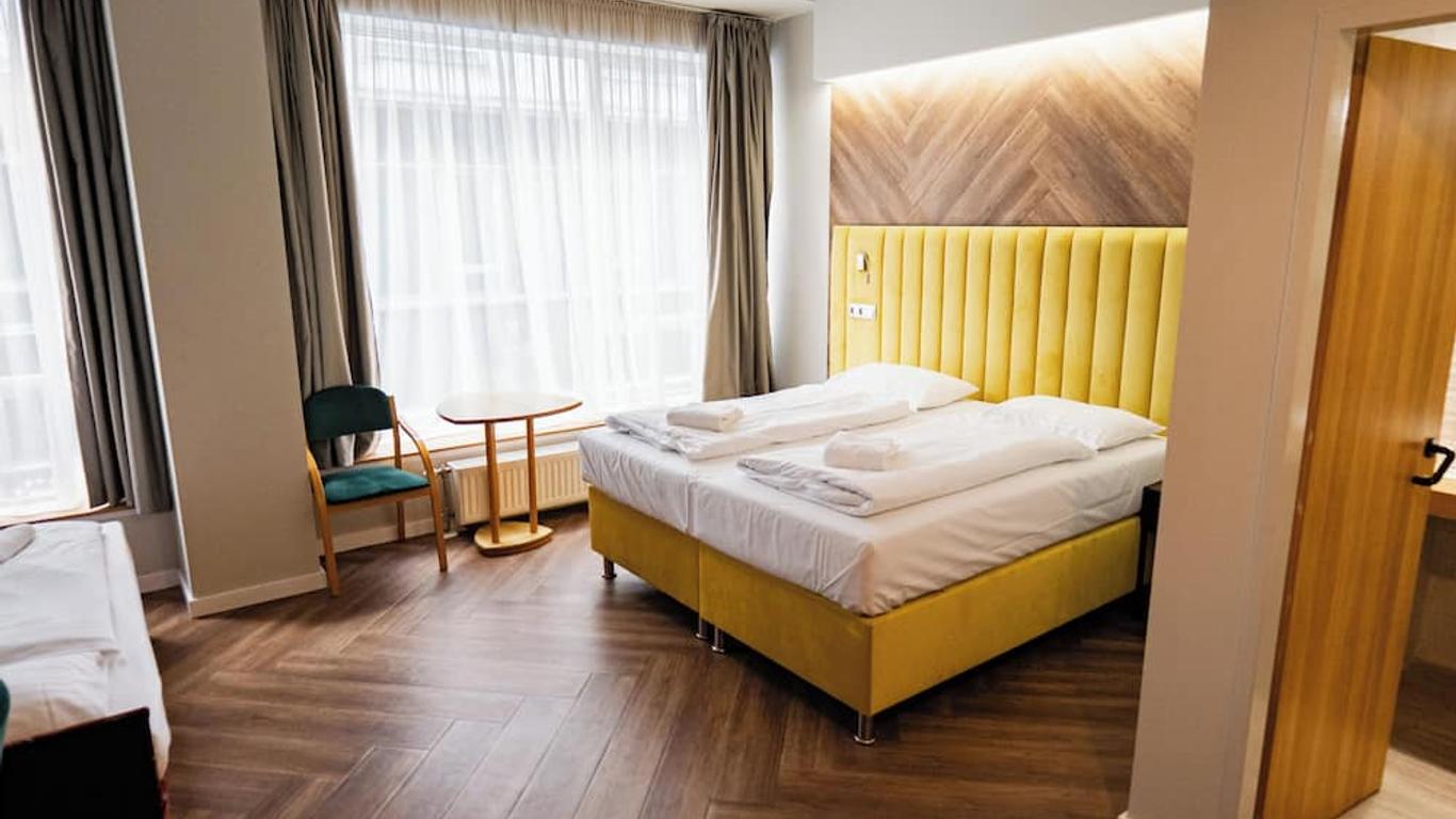 City Hotel Pilvax