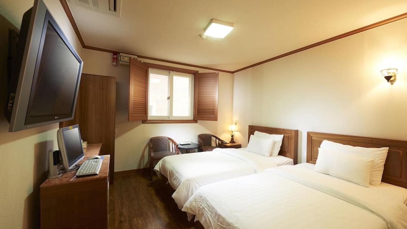 Noble Hotel
