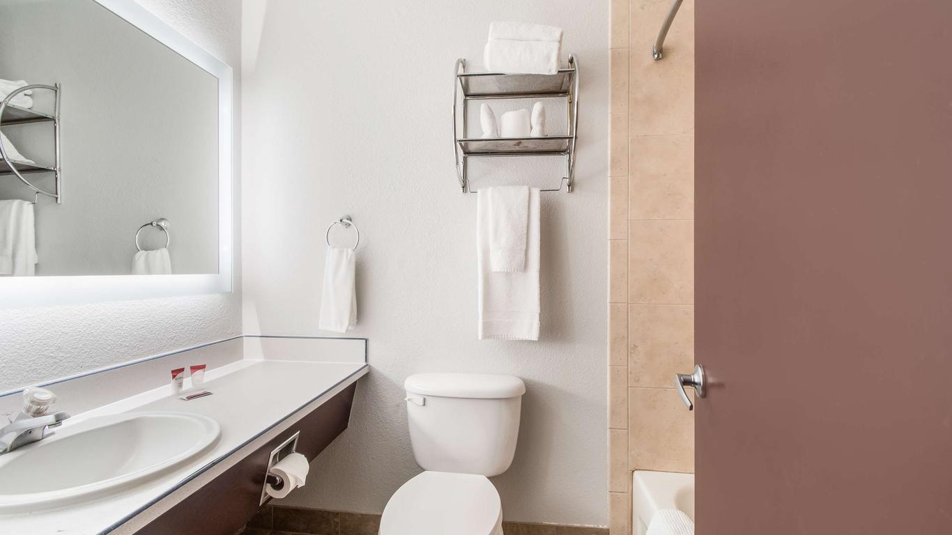 Red Lion Inn & Suites Vancouver
