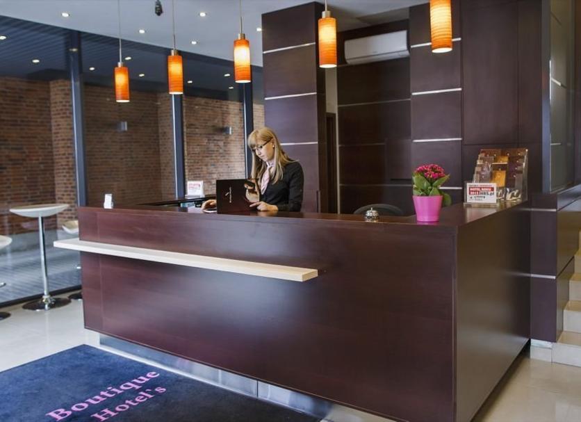 Front desk Photo