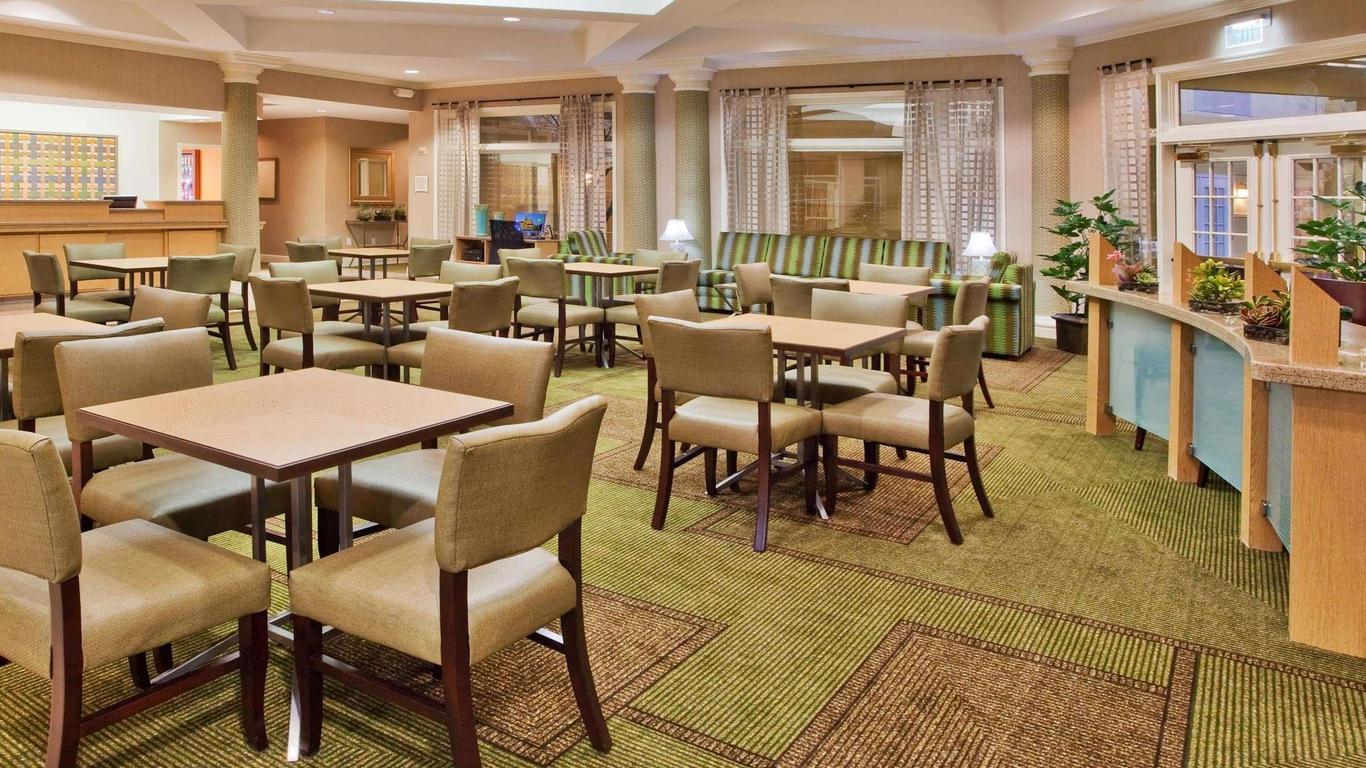 La Quinta Inn & Suites by Wyndham Greenville Haywood