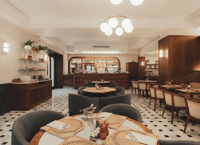 Restaurant Photo