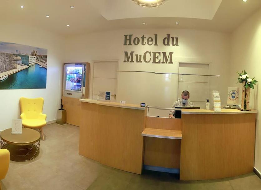 Front desk Photo