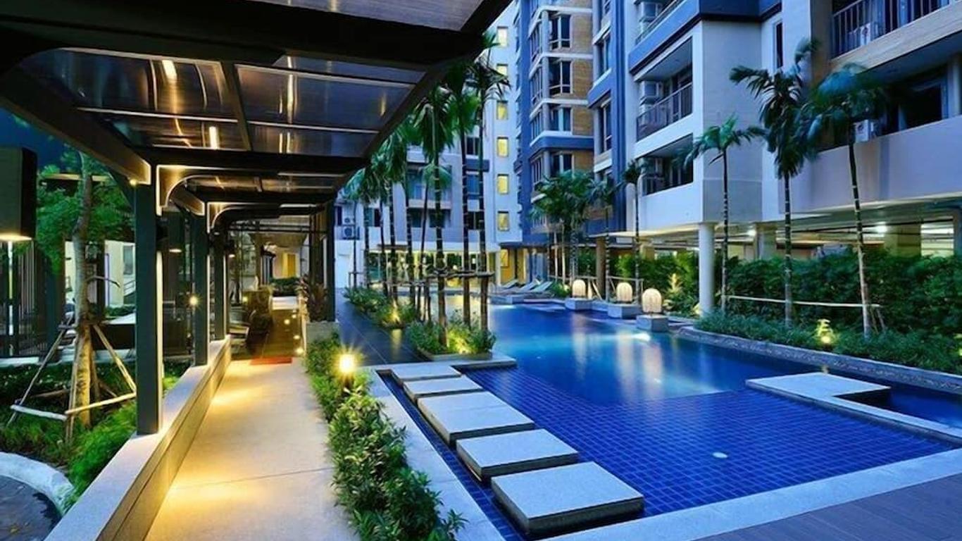 Locals Sathorn Siamese Nang Linchee