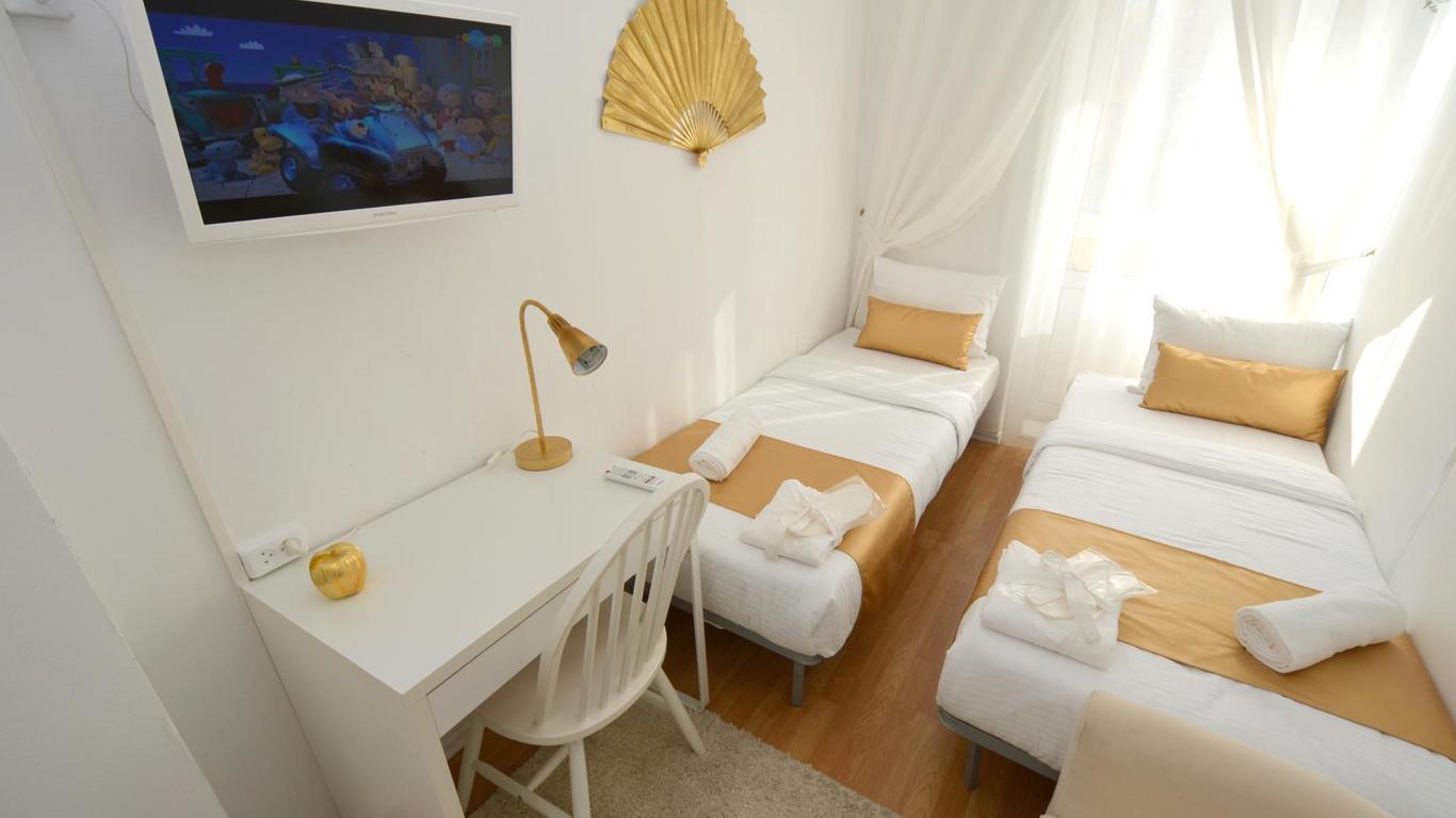 Gold Hotel