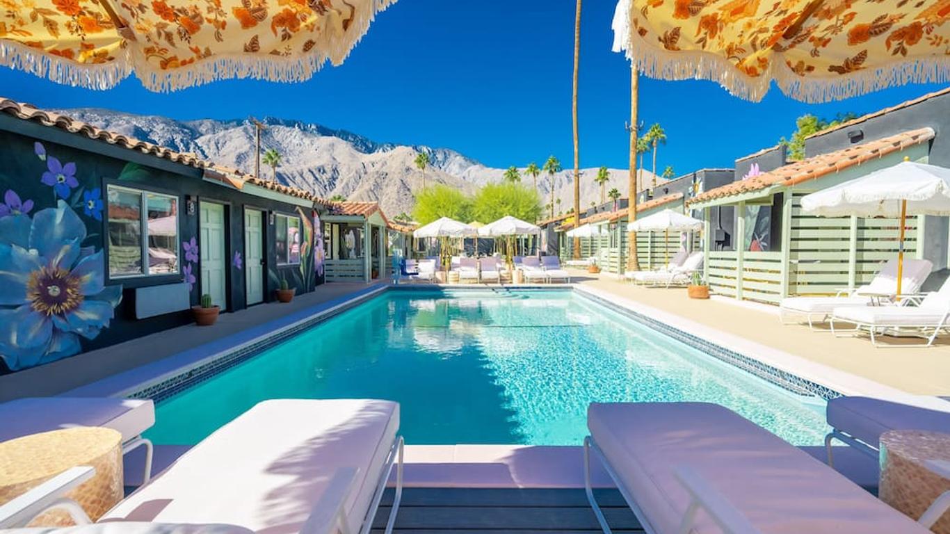 Fleur Noire Hotel