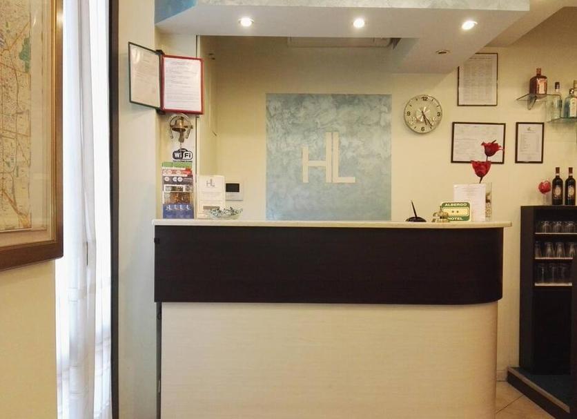 Front desk Photo