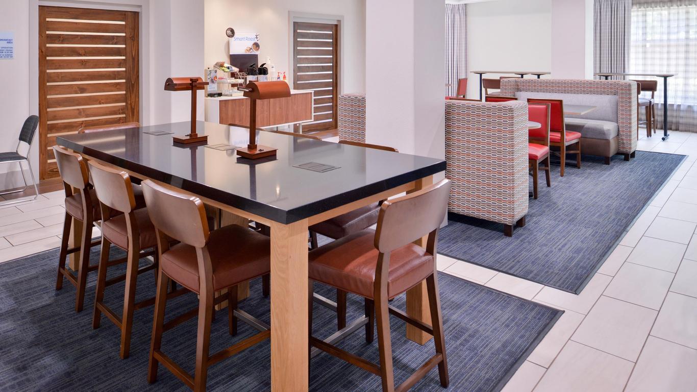 Holiday Inn Express & Suites San Antonio Nw-Medical Area