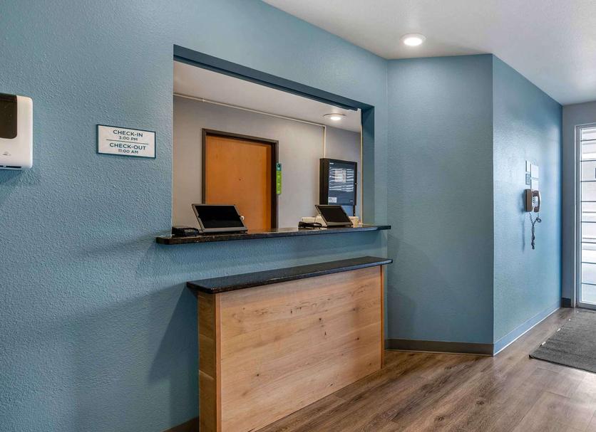 Front desk Photo
