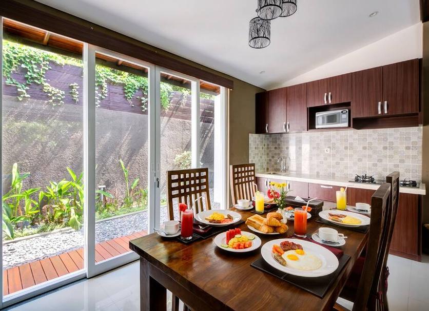Dining room Photo