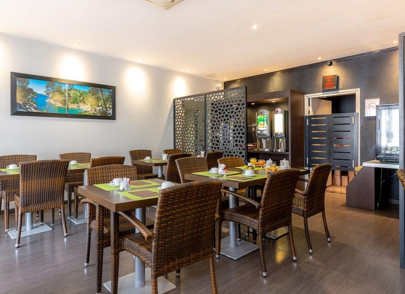 Restaurant Photo